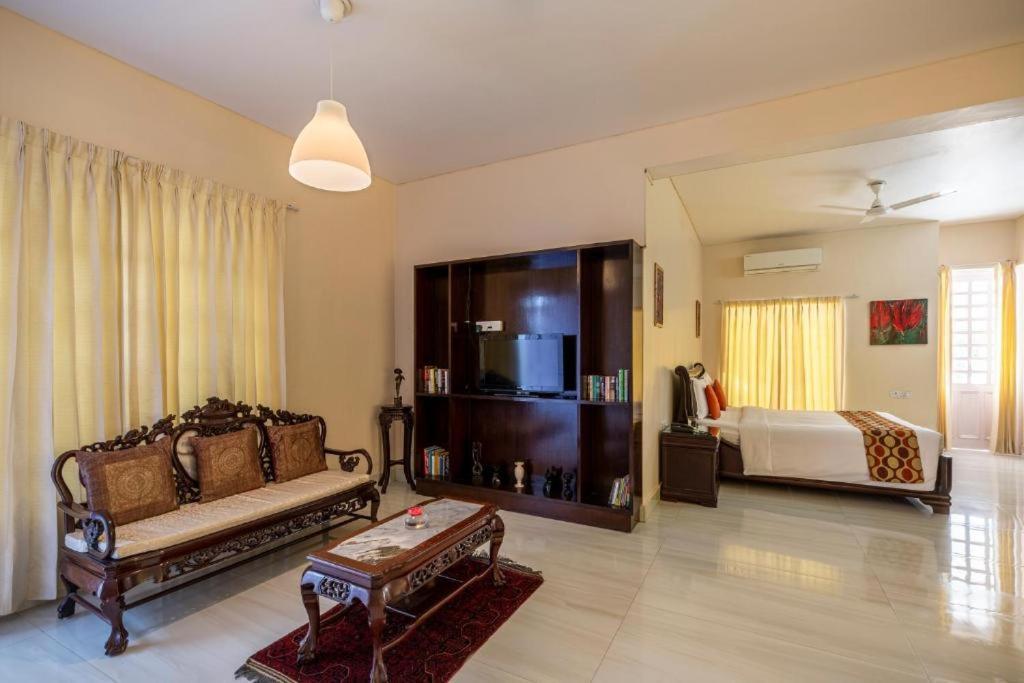Saffron Leaf W567 Hotel Dehradun Luaran gambar