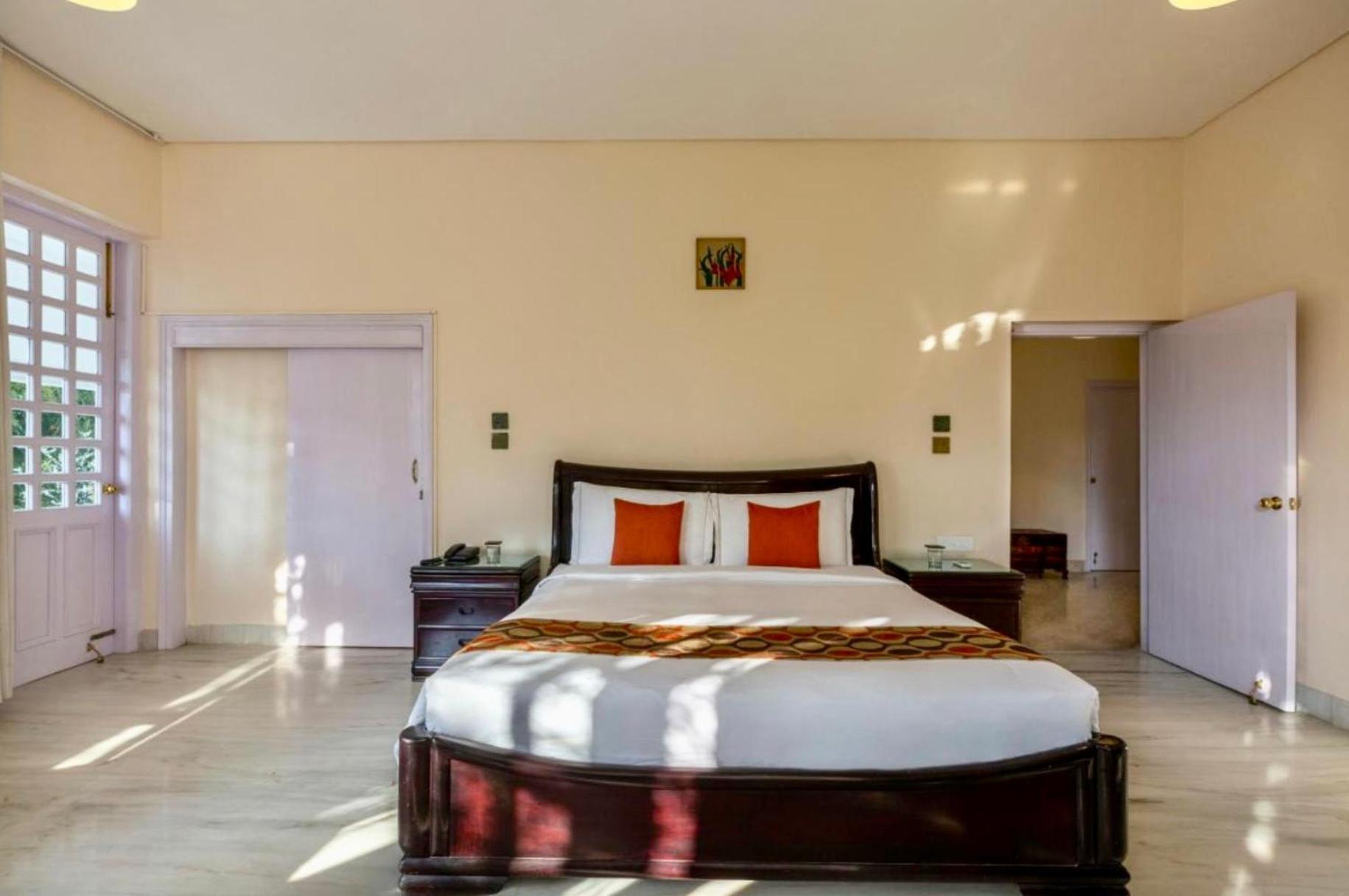 Saffron Leaf W567 Hotel Dehradun Luaran gambar