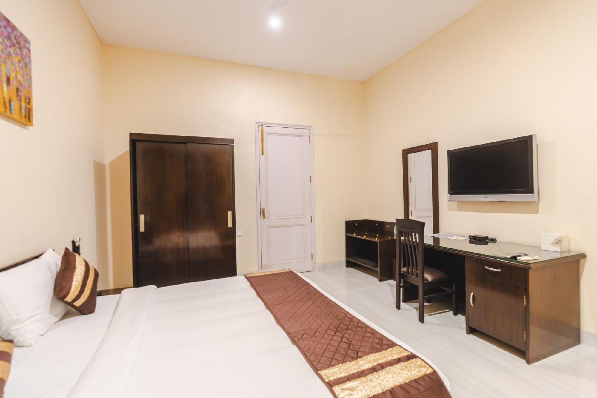 Saffron Leaf W567 Hotel Dehradun Luaran gambar