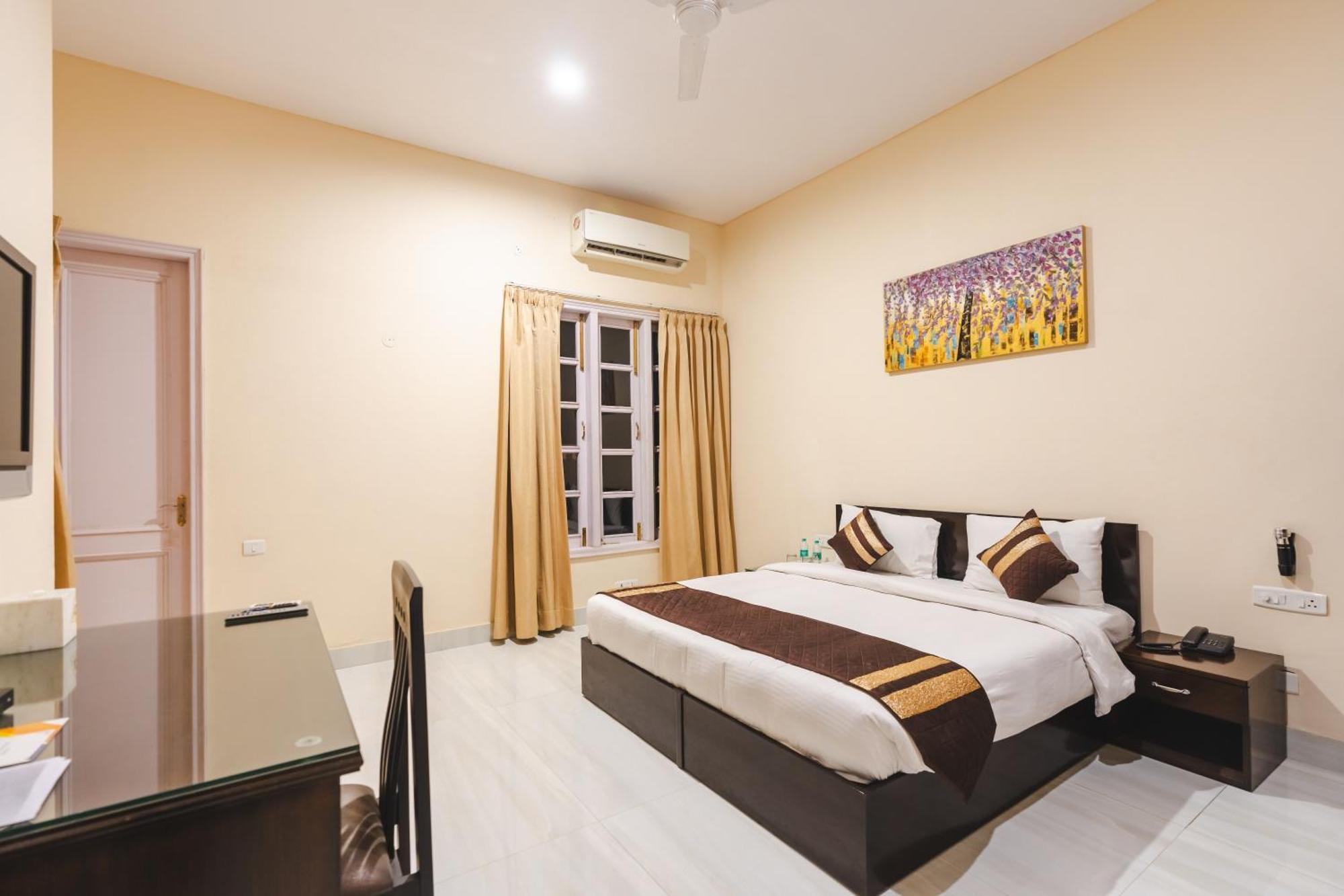 Saffron Leaf W567 Hotel Dehradun Luaran gambar