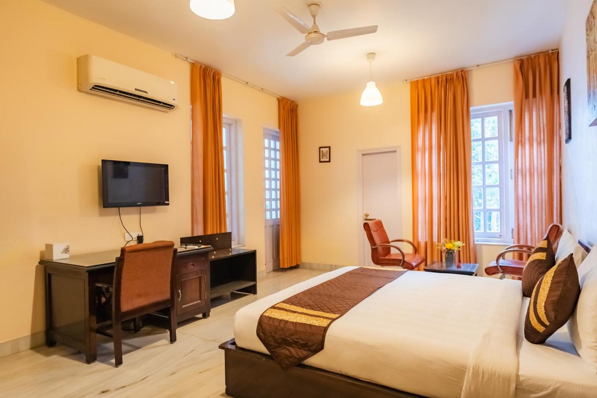 Saffron Leaf W567 Hotel Dehradun Luaran gambar