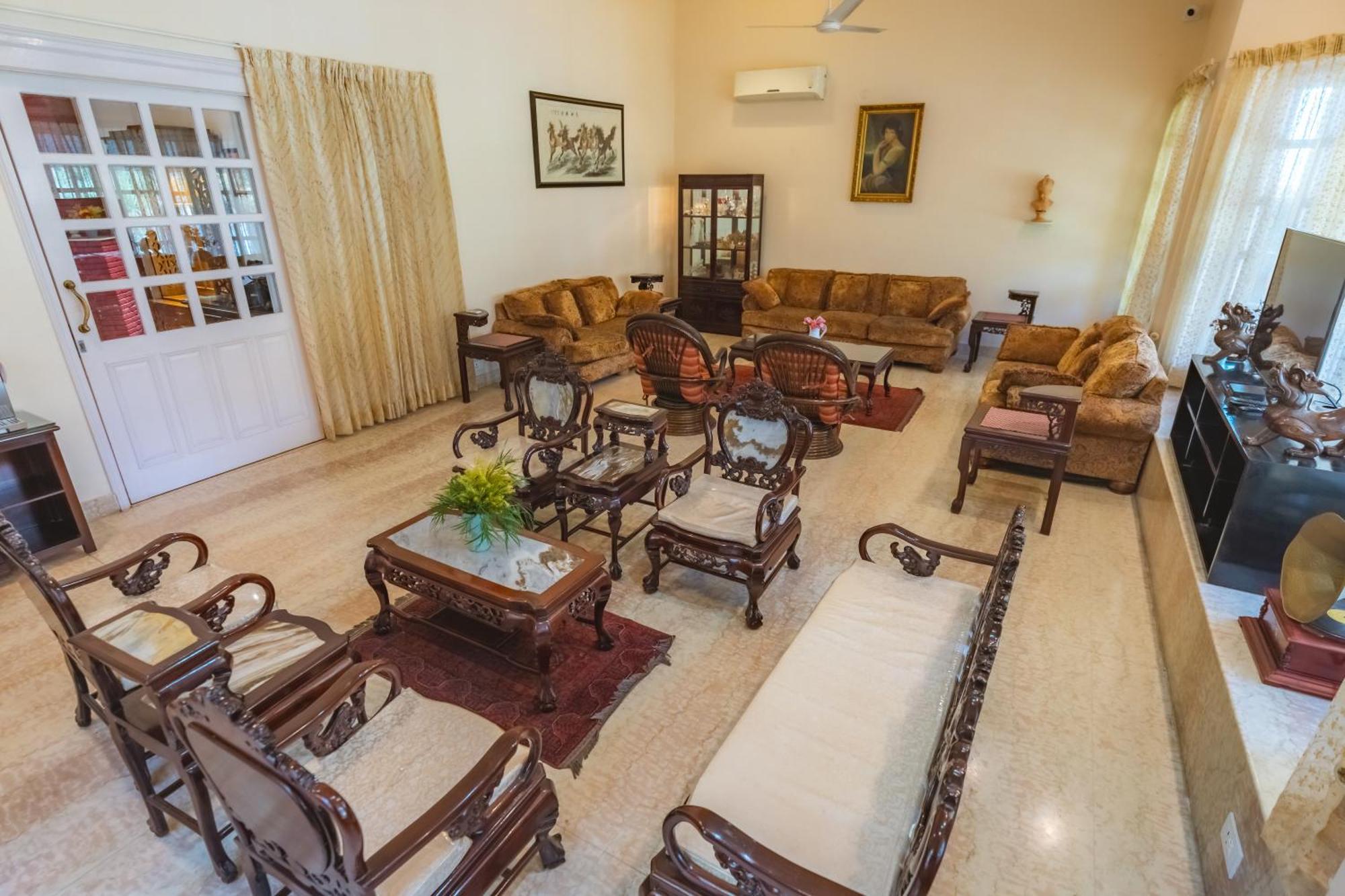 Saffron Leaf W567 Hotel Dehradun Luaran gambar