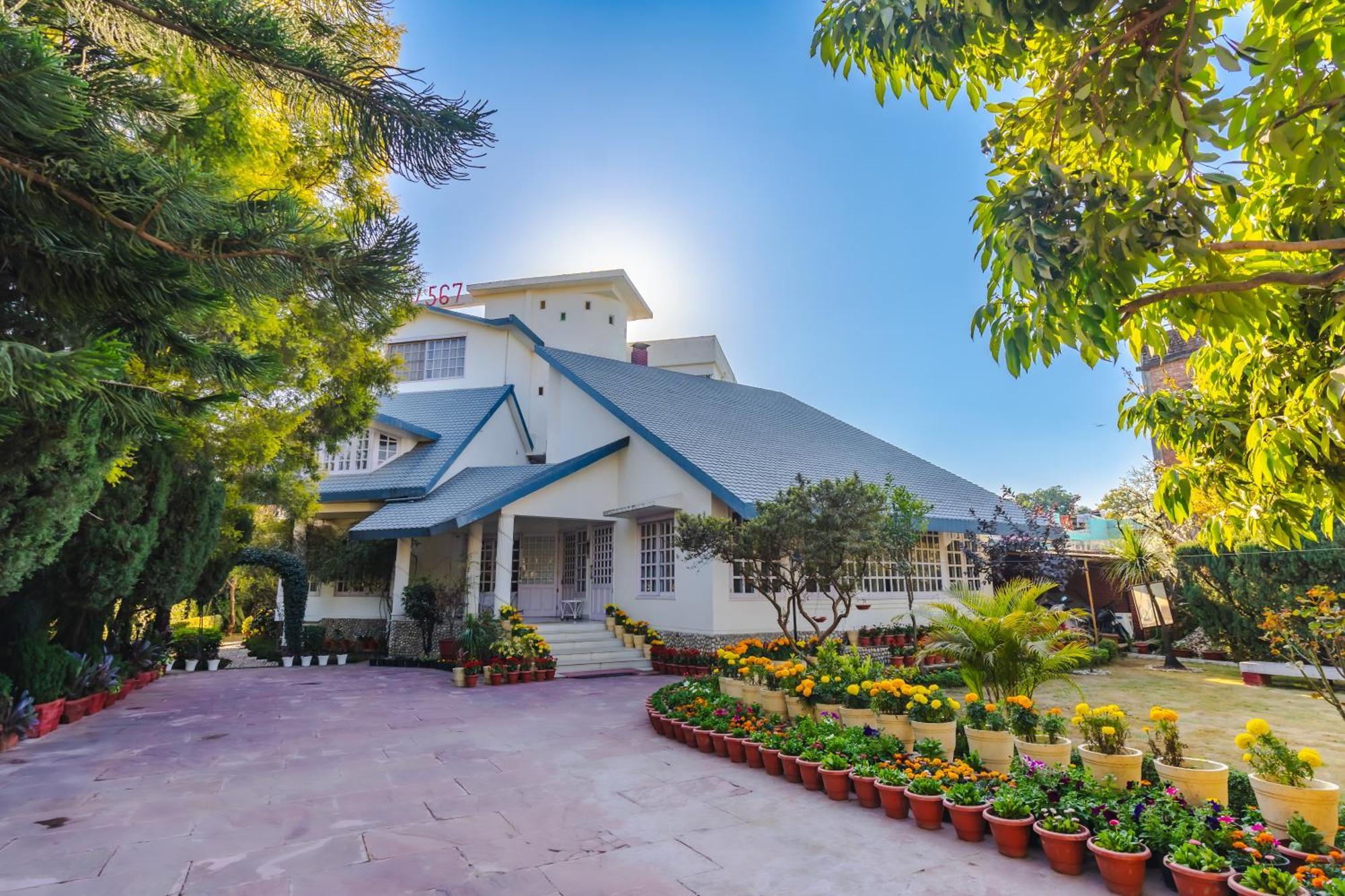 Saffron Leaf W567 Hotel Dehradun Luaran gambar